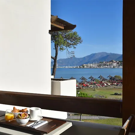 La Roya Hotel 4*