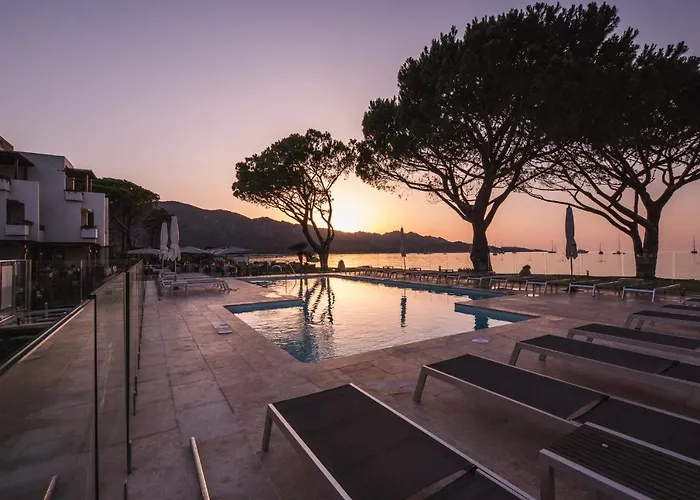 Hotel La Roya 4*