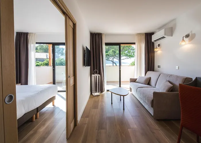 La Roya Hotel 4*