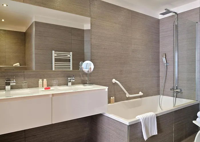 La Roya Hotel 4*